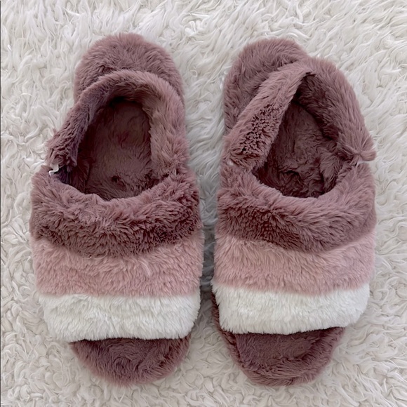 Fuzzy Slippers Pink and White Women's Size L 8-9 Houseshoes Cozy - Picture 2 of 10